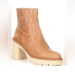 New- Oasis Society Anastasia Chunky lug Soled Boots Light Tan Size 7.5.